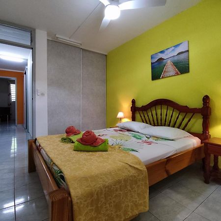 Bungalow With Sea View In Deshaies Esterno foto